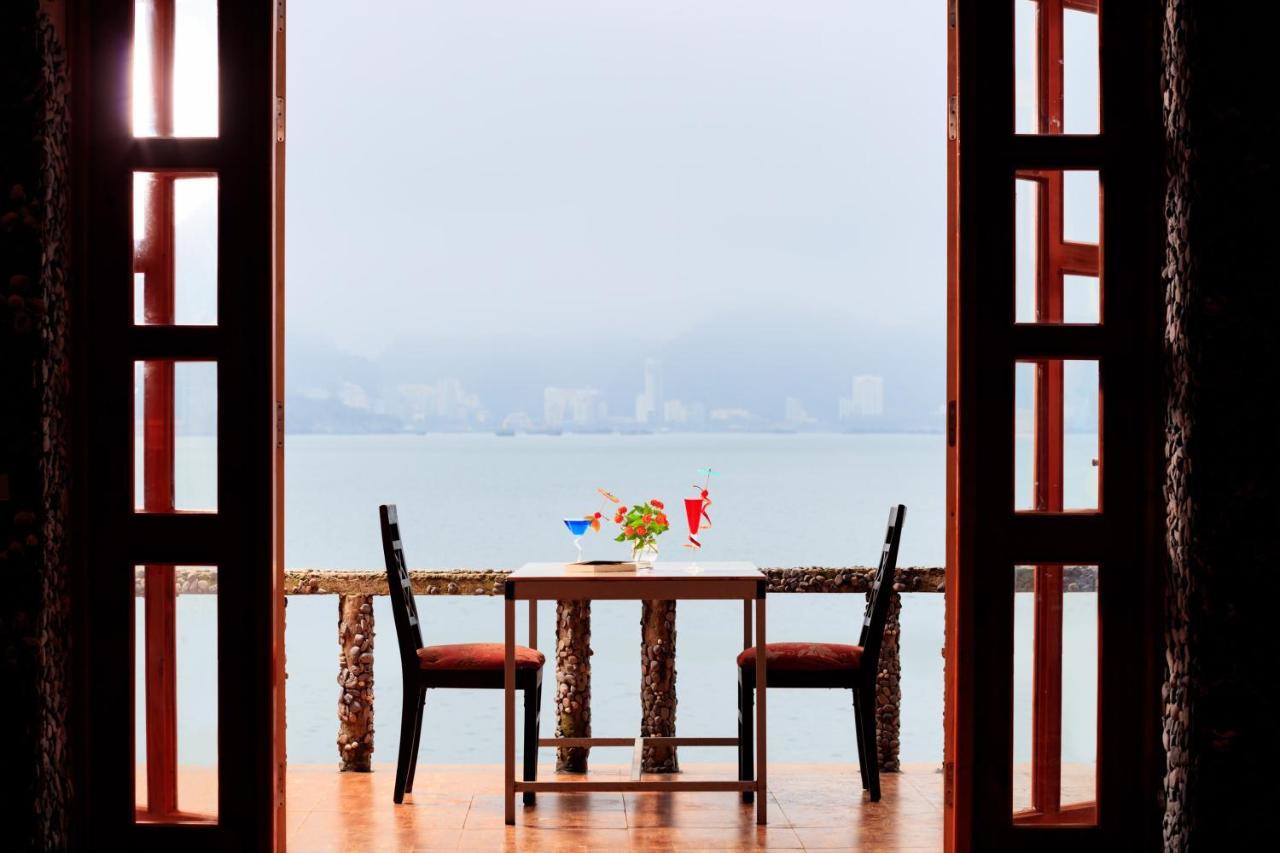 Ocean Beach Resort Cat Ba Island ภายนอก รูปภาพ